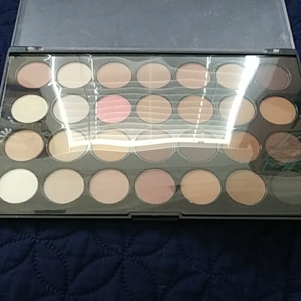 BH cosmetics palette